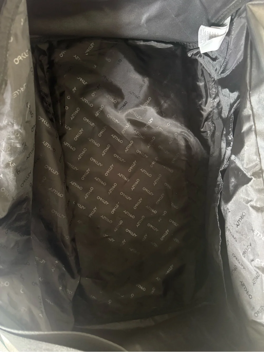 Oakley Travel Duffle Bag Black Carryon Weekender Cabin Luggage Holdall